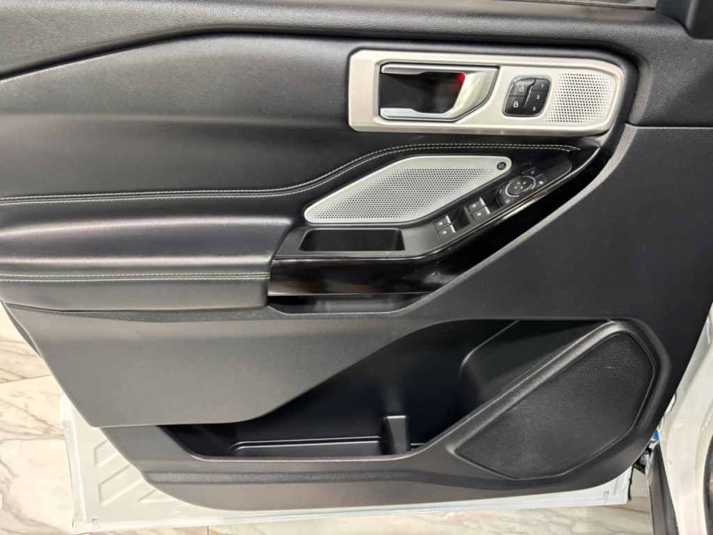 2021 Ford Explorer Image 12