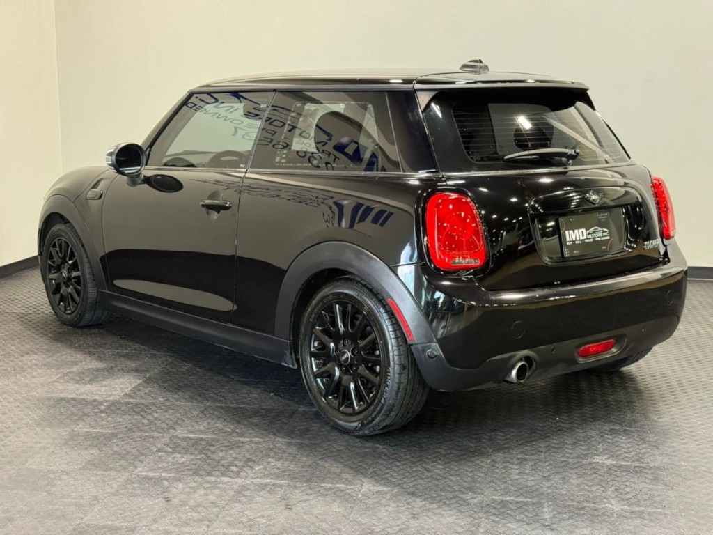 2018 MINI Cooper Image 8