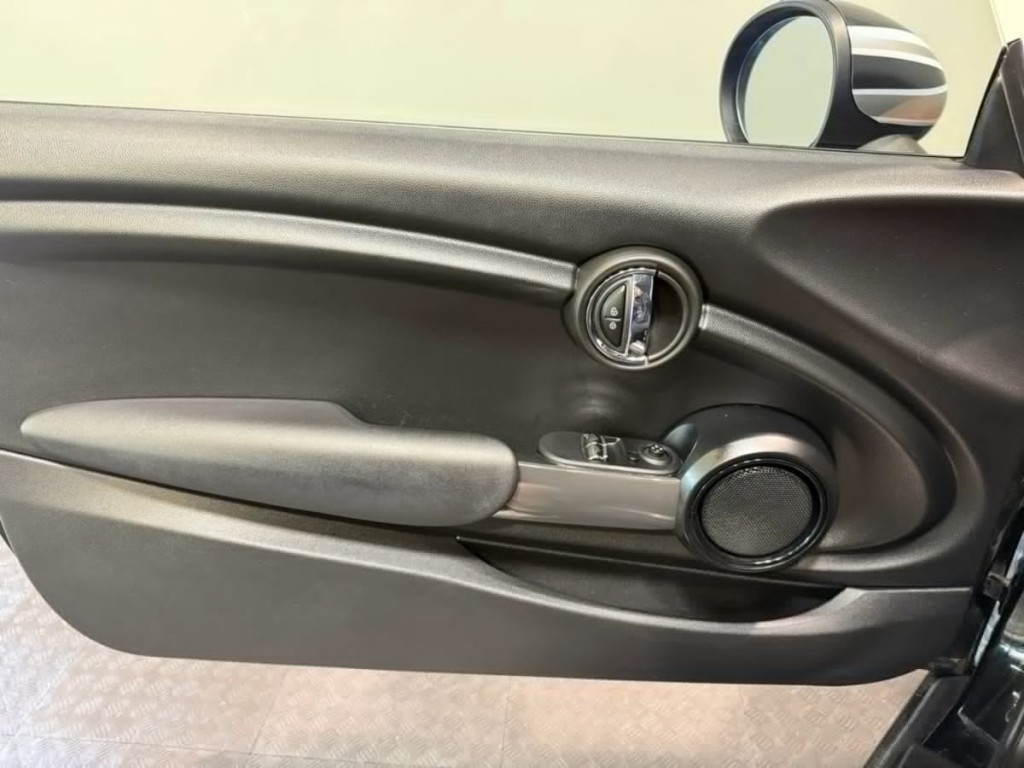 2018 MINI Cooper Image 10