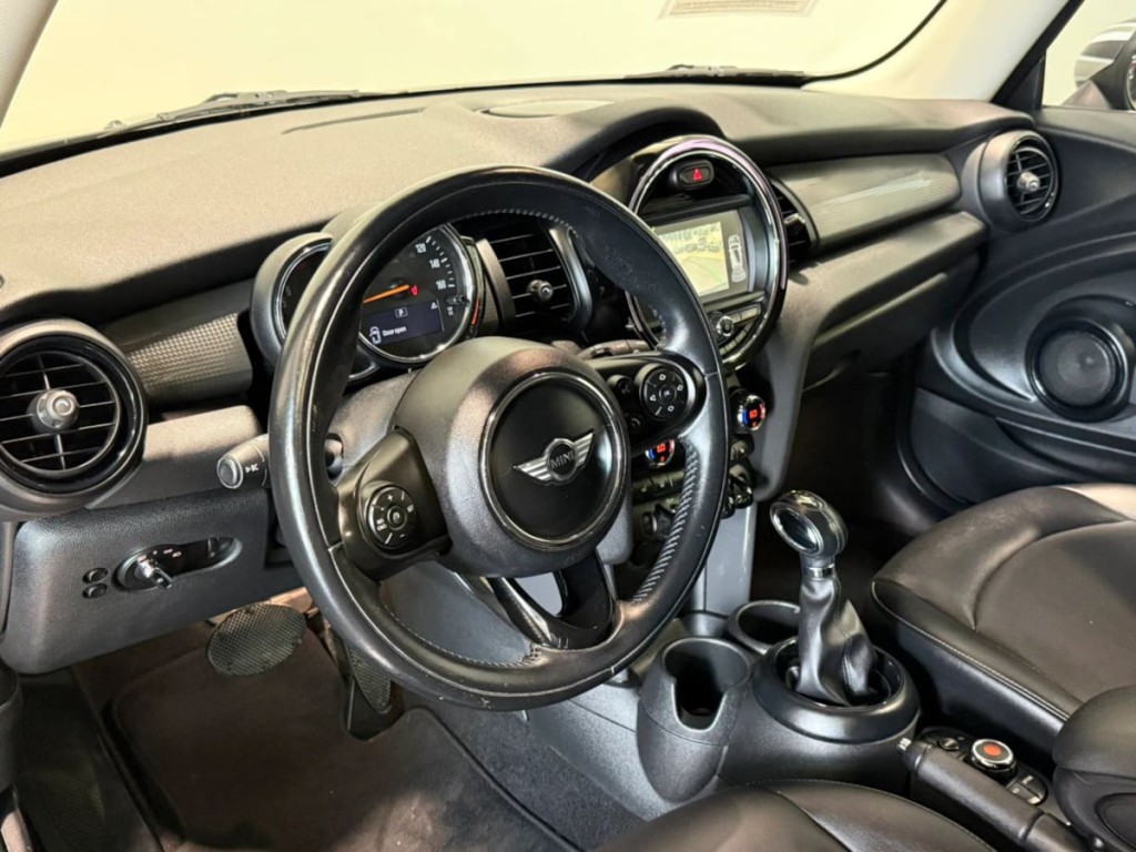 2018 MINI Cooper Image 12