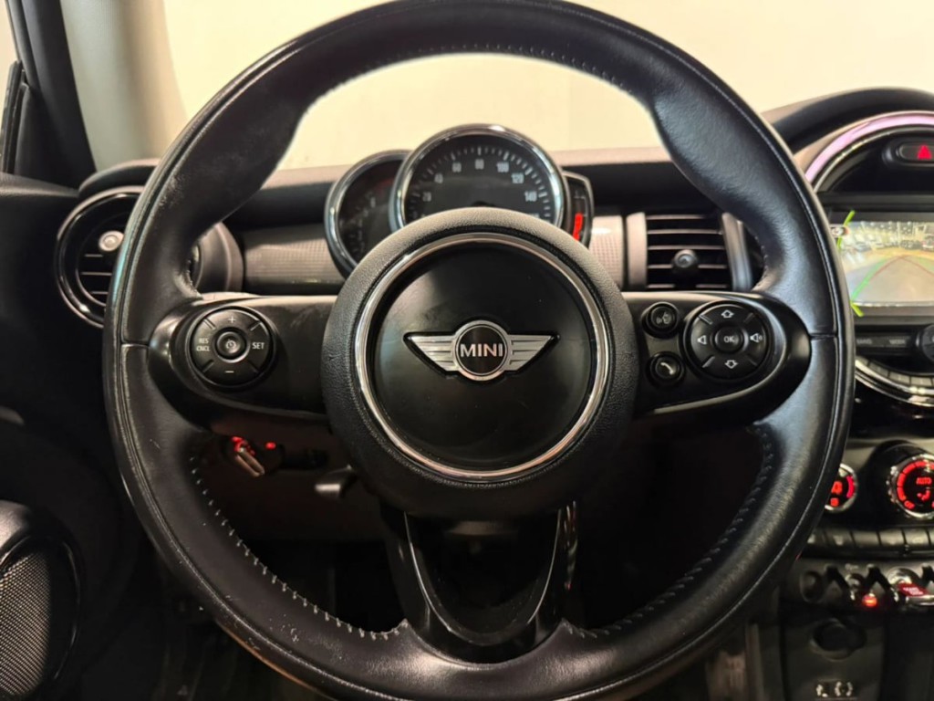 2018 MINI Cooper Image 13