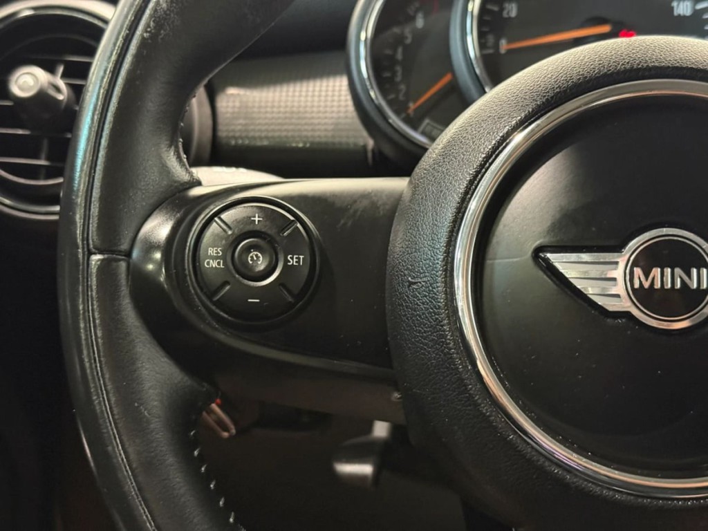 2018 MINI Cooper Image 14