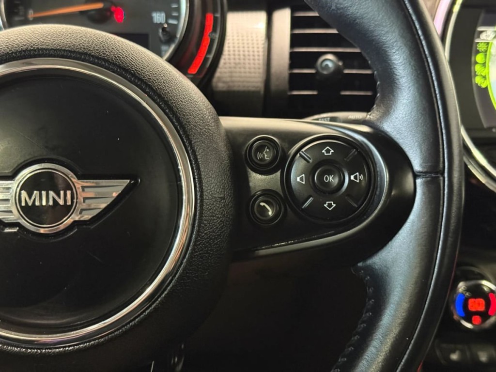 2018 MINI Cooper Image 15