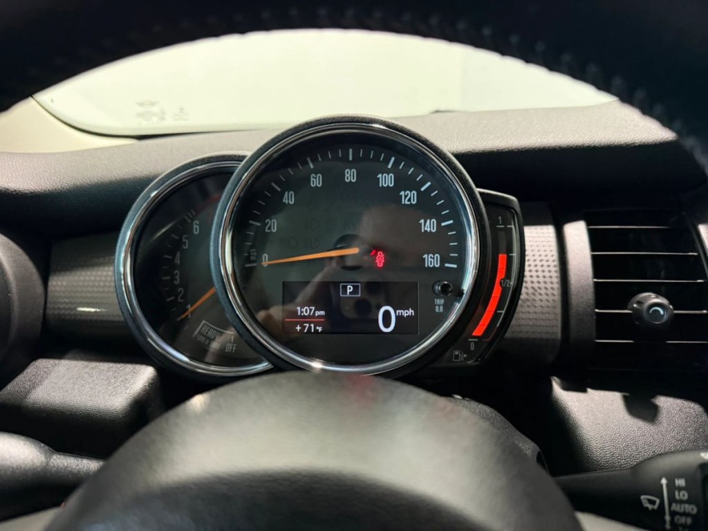 2018 MINI Cooper Image 16