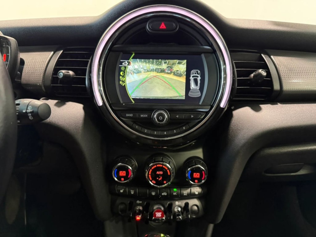 2018 MINI Cooper Image 18