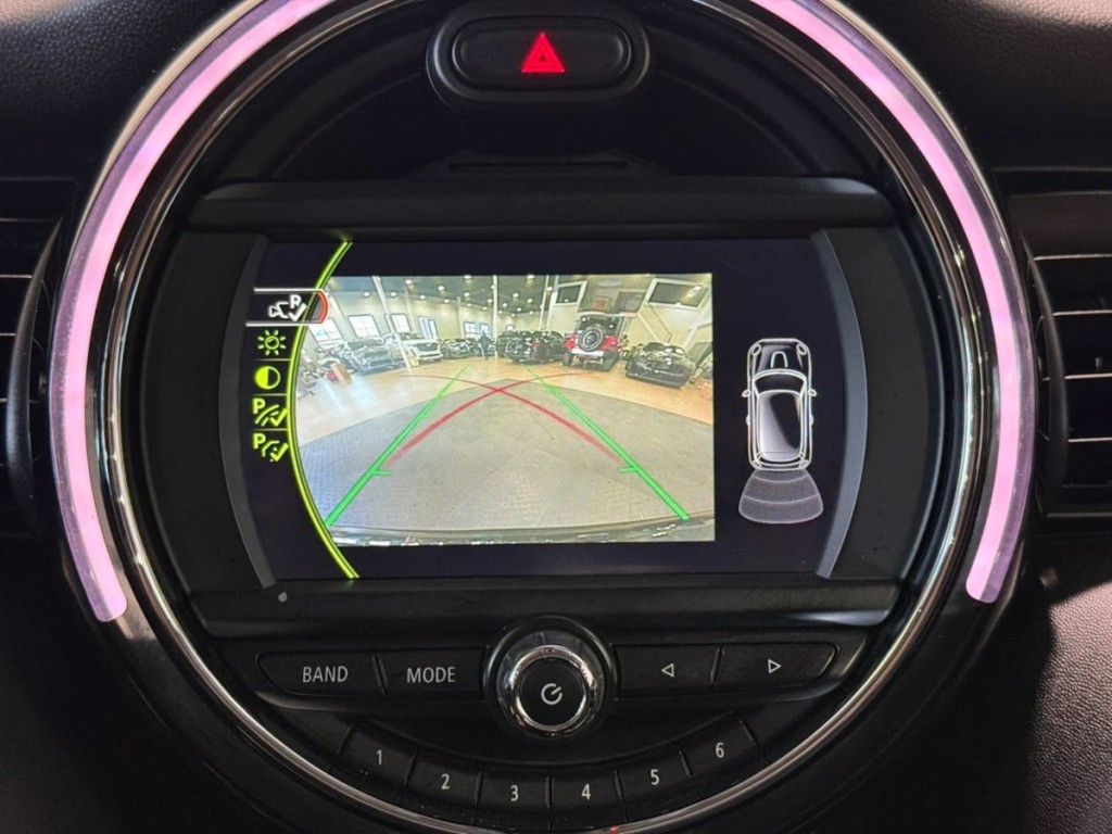 2018 MINI Cooper Image 19