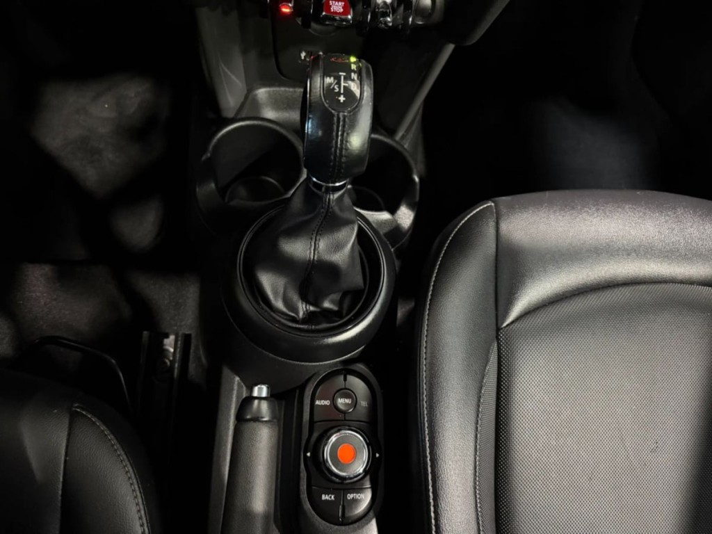 2018 MINI Cooper Image 20