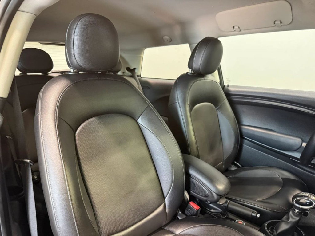 2018 MINI Cooper Image 25