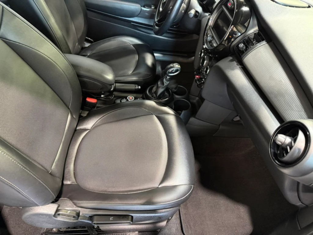 2018 MINI Cooper Image 26