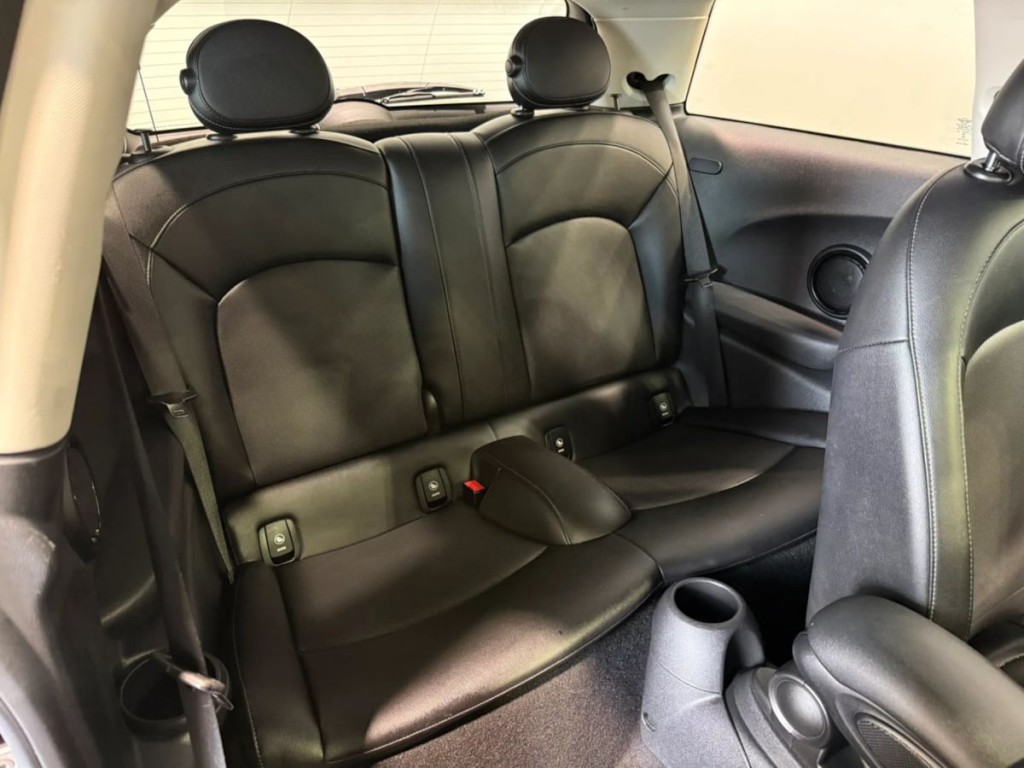 2018 MINI Cooper Image 27