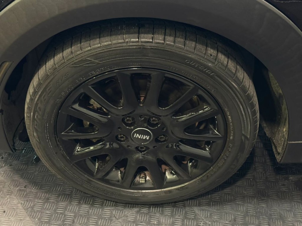 2018 MINI Cooper Image 28