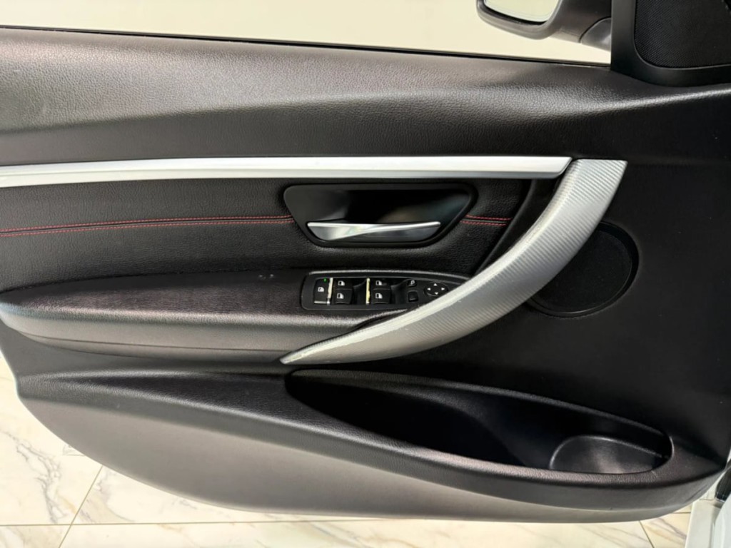 2018 BMW 3 Series Image 9