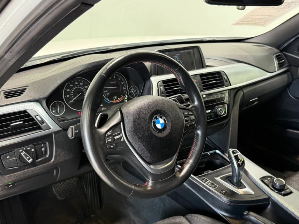 2018 BMW 3 Series Image 11