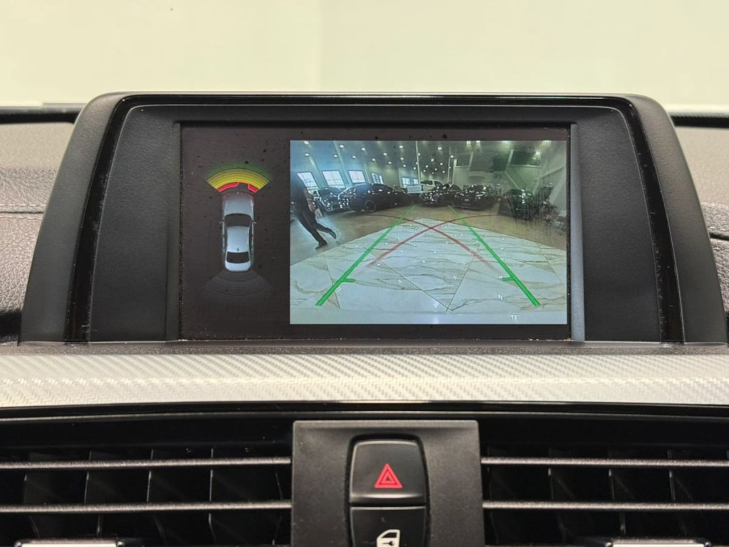 2018 BMW 3 Series Image 17