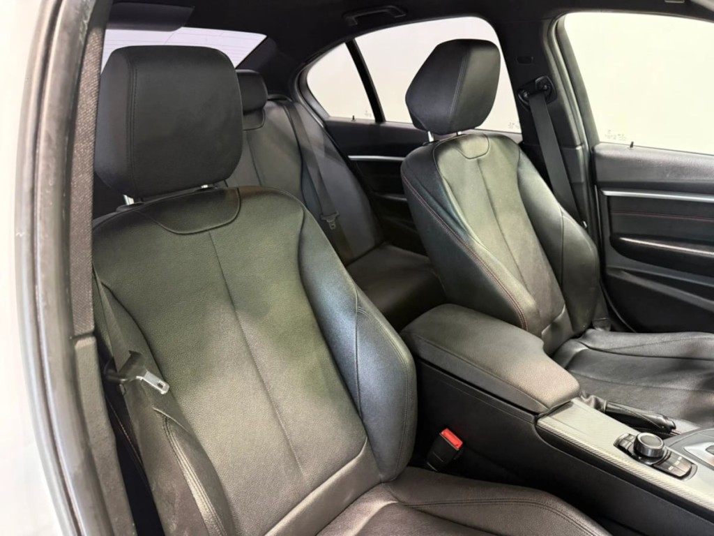 2018 BMW 3 Series Image 22