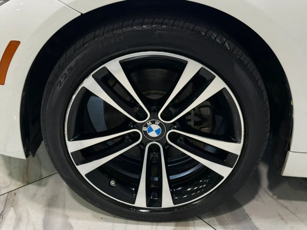 2018 BMW 3 Series Image 25