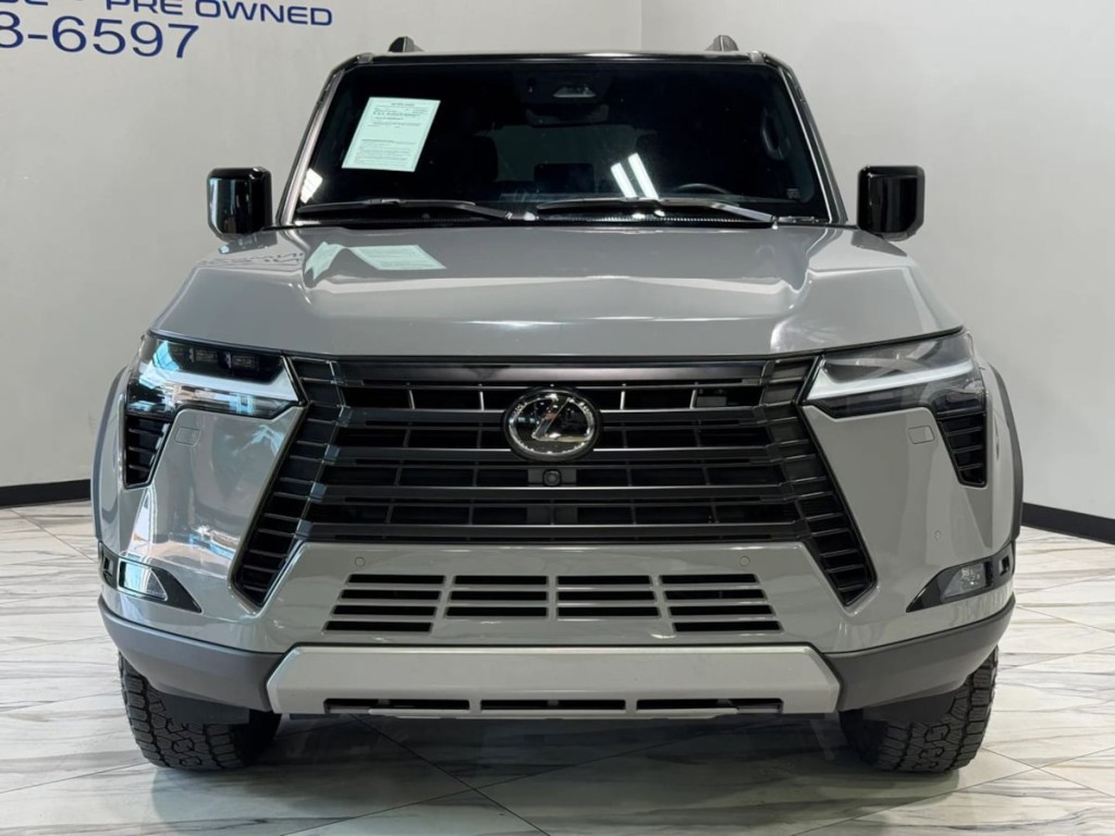 2024 Lexus GX Image 3