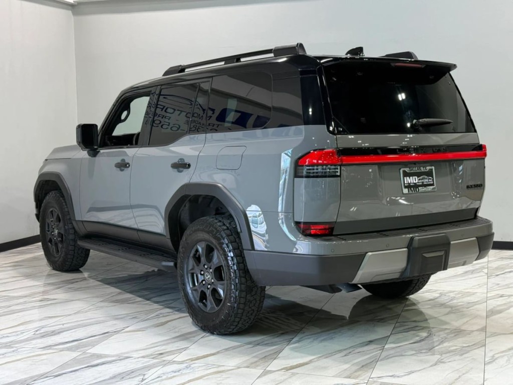 2024 Lexus GX Image 8