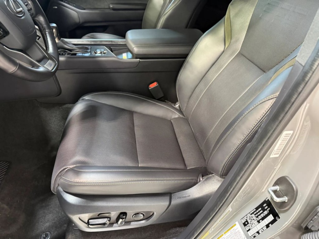 2024 Lexus GX Image 24