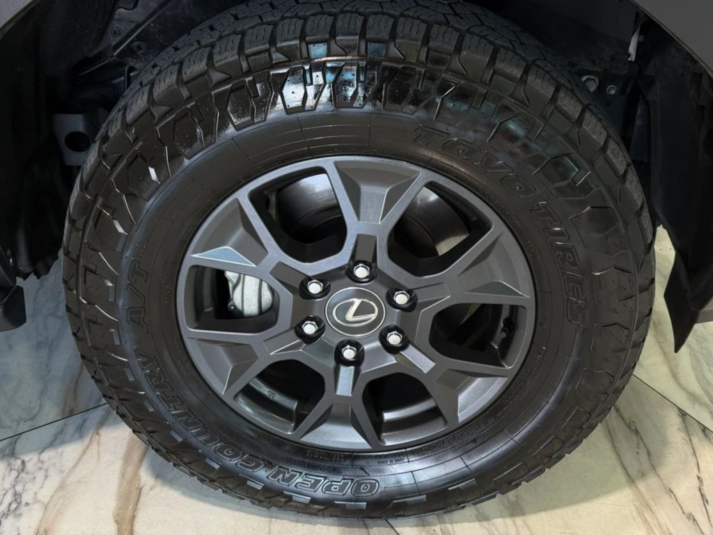 2024 Lexus GX Image 32