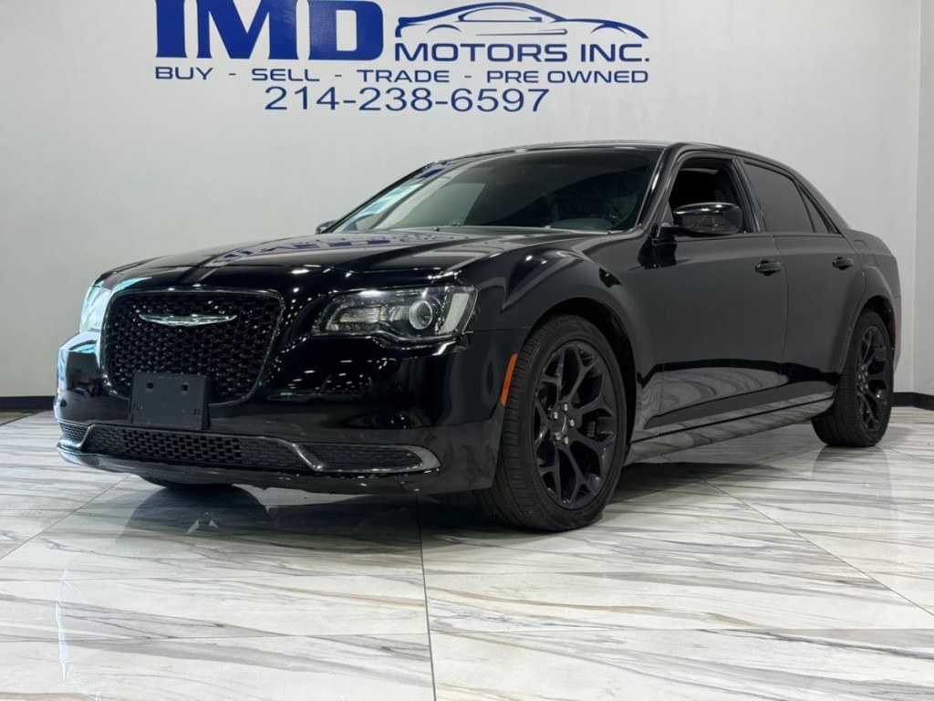 2019 Chrysler 300 Image 2