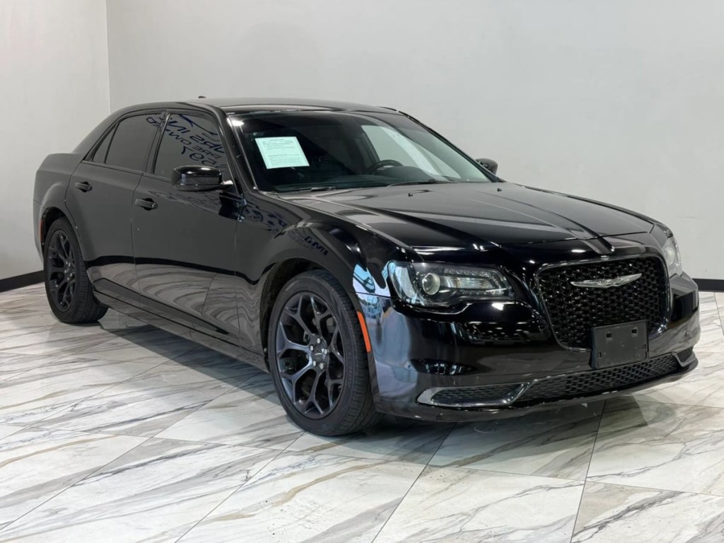 2019 Chrysler 300 Image 4