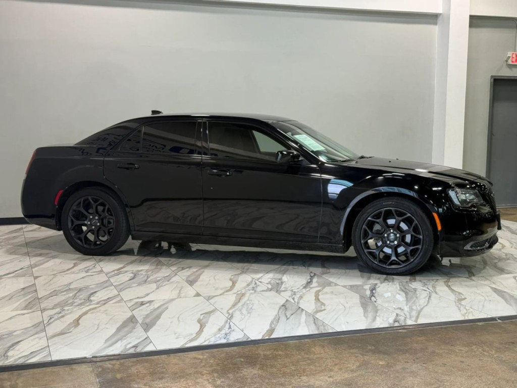 2019 Chrysler 300 Image 5