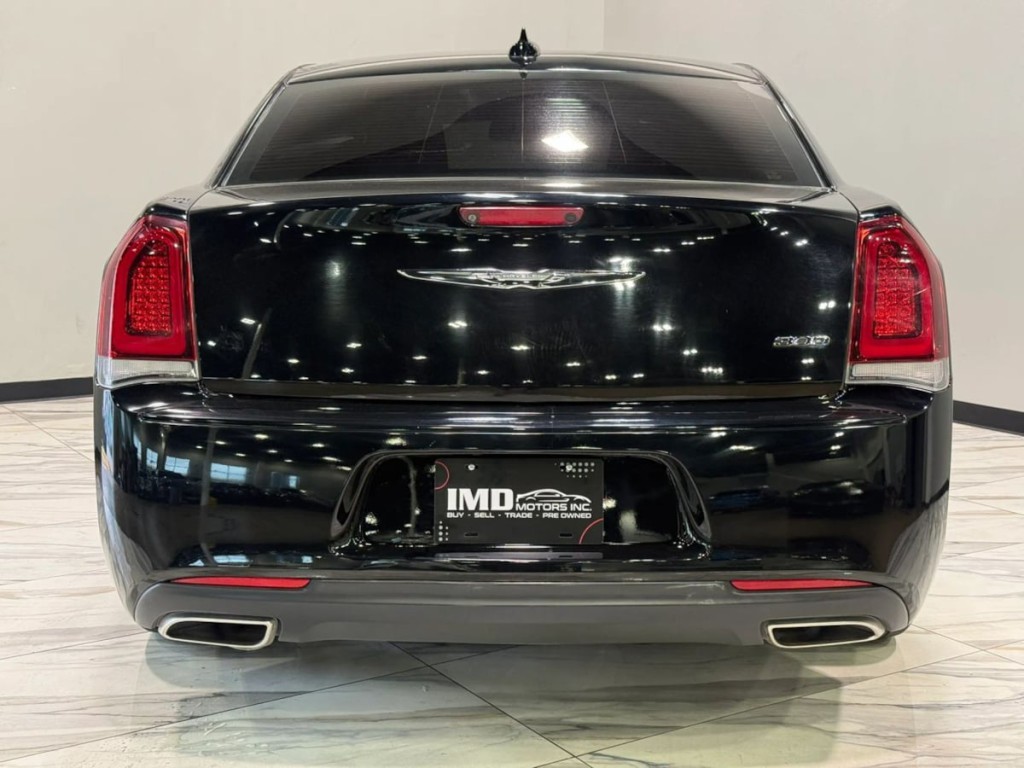 2019 Chrysler 300 Image 7