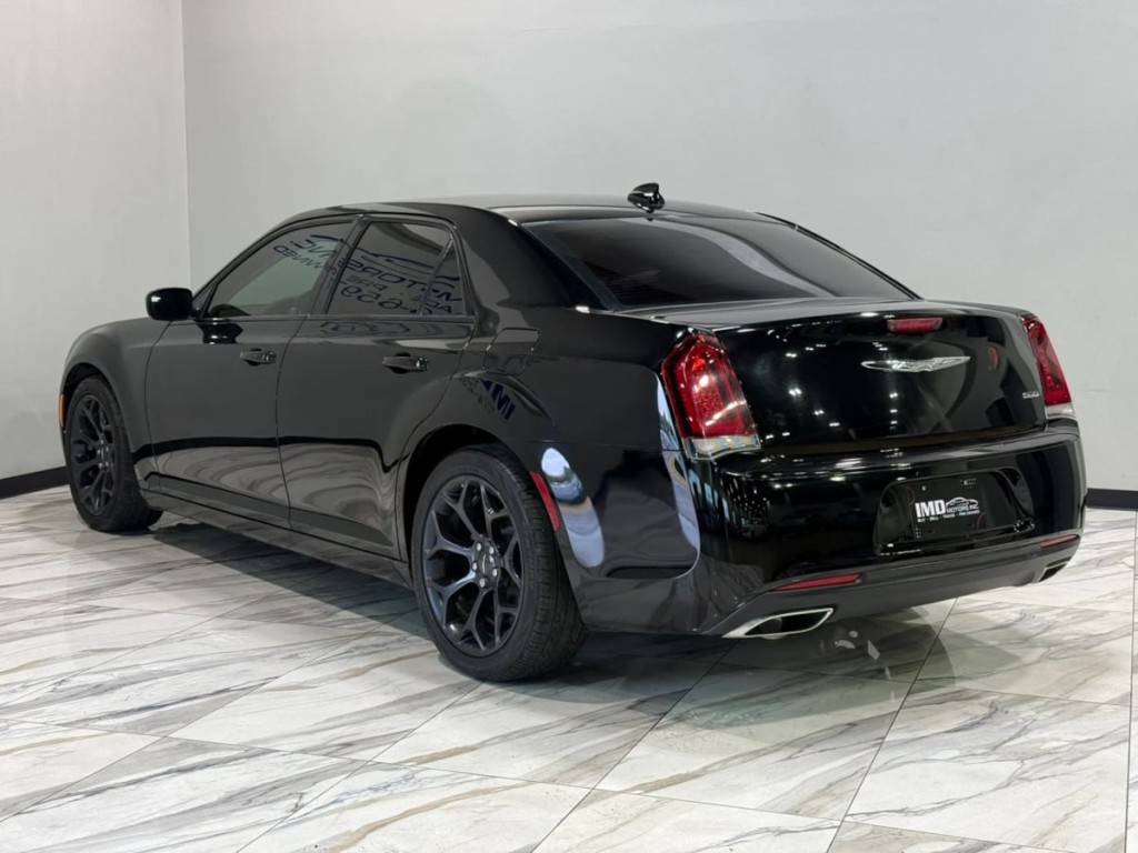 2019 Chrysler 300 Image 8