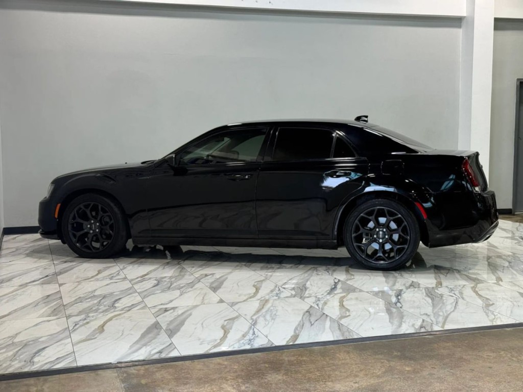 2019 Chrysler 300 Image 9