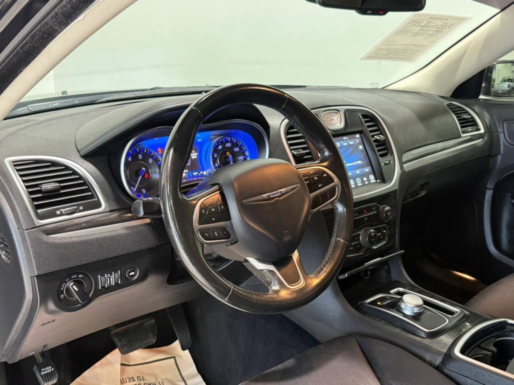 2019 Chrysler 300 Image 12