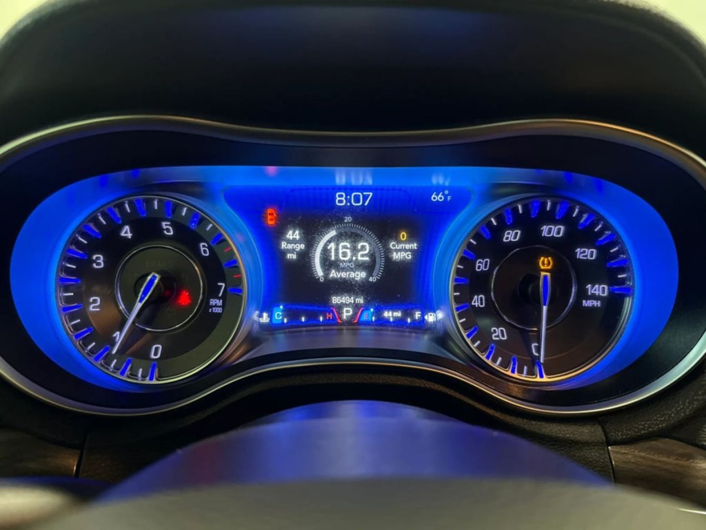 2019 Chrysler 300 Image 16