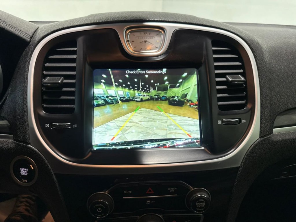 2019 Chrysler 300 Image 20