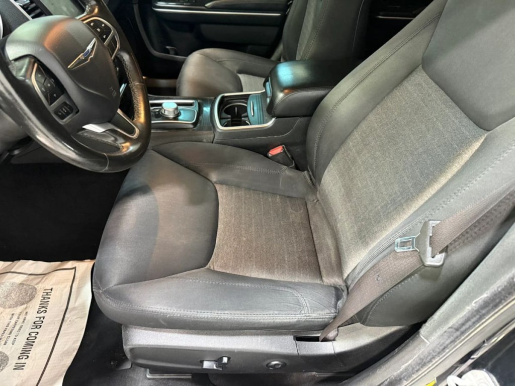 2019 Chrysler 300 Image 22