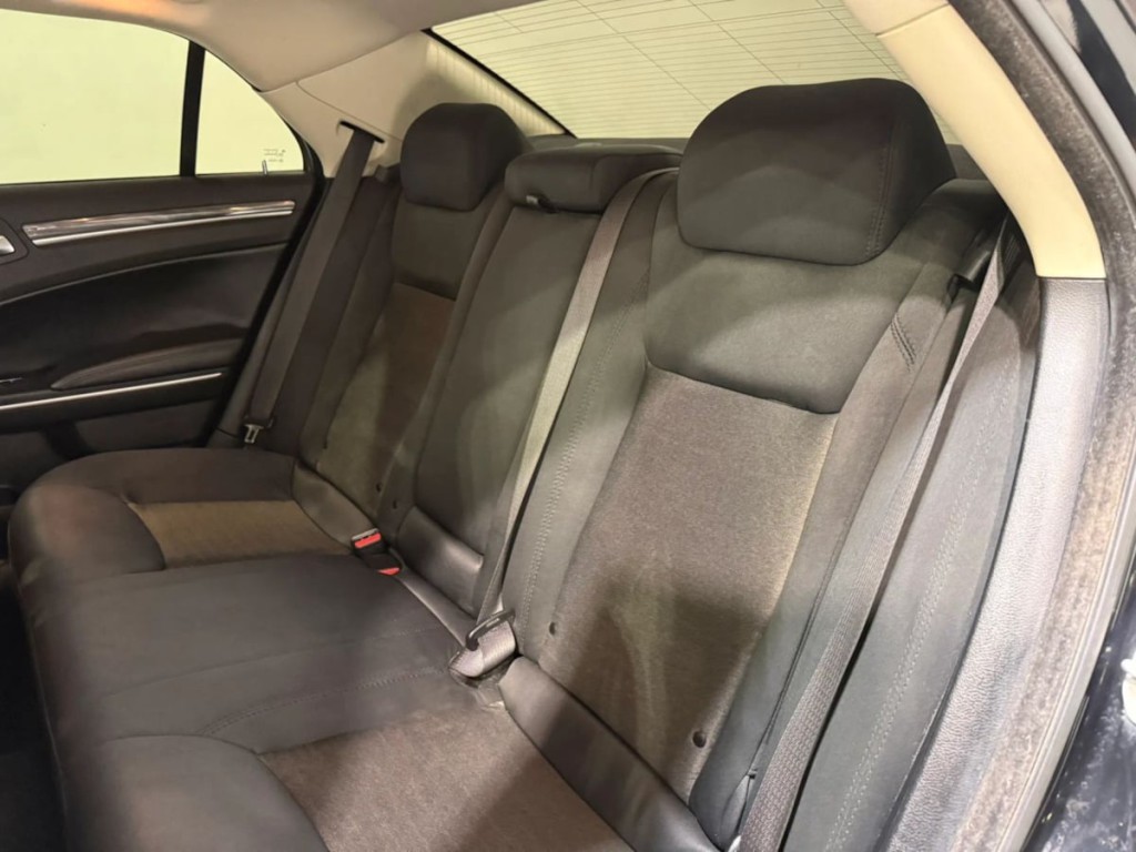 2019 Chrysler 300 Image 23