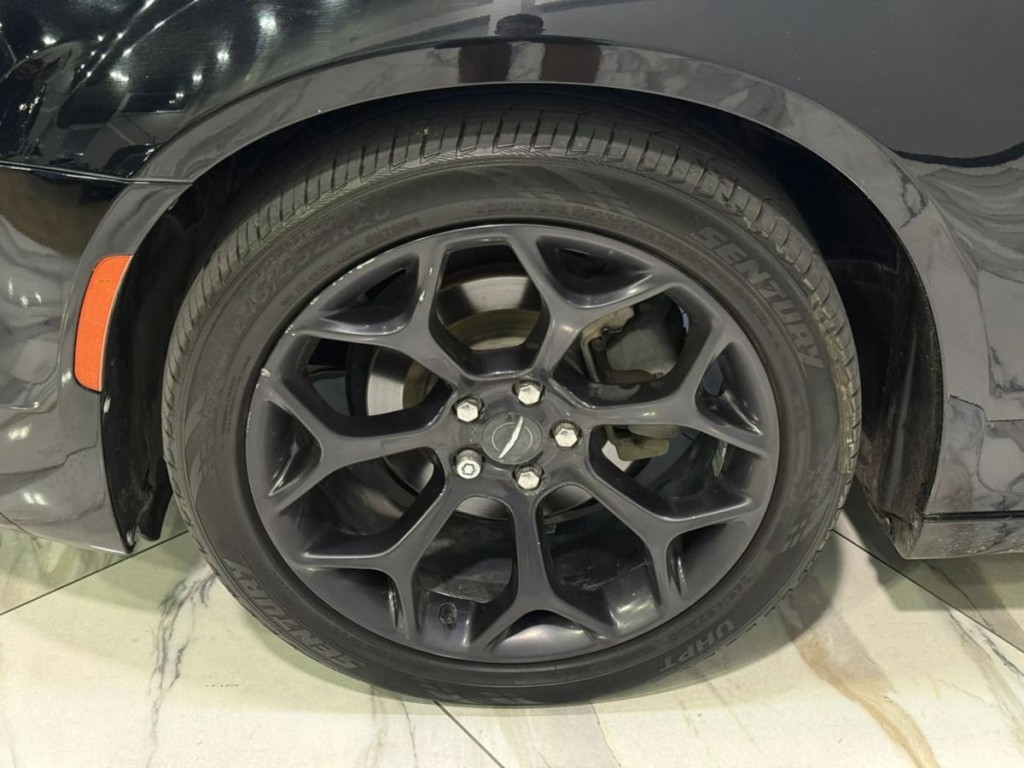 2019 Chrysler 300 Image 29