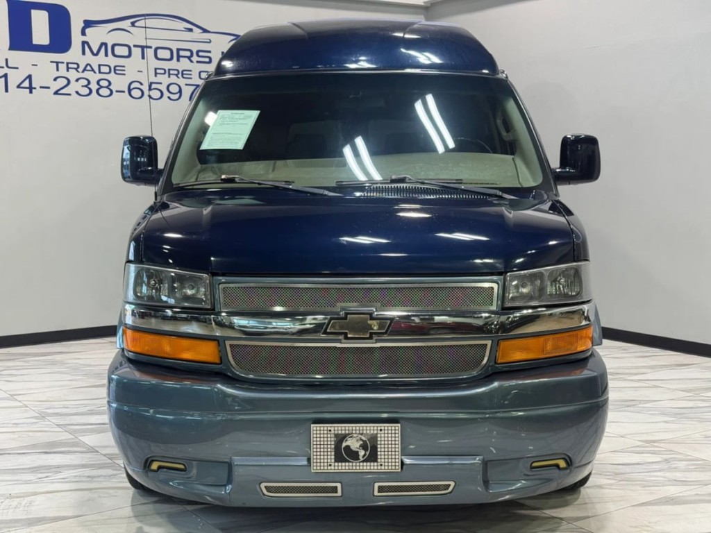2017 Chevrolet Express Image 3