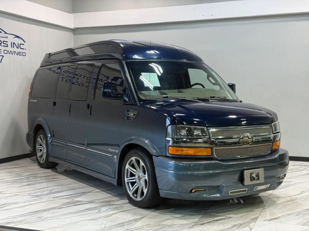 2017 Chevrolet Express Image 4