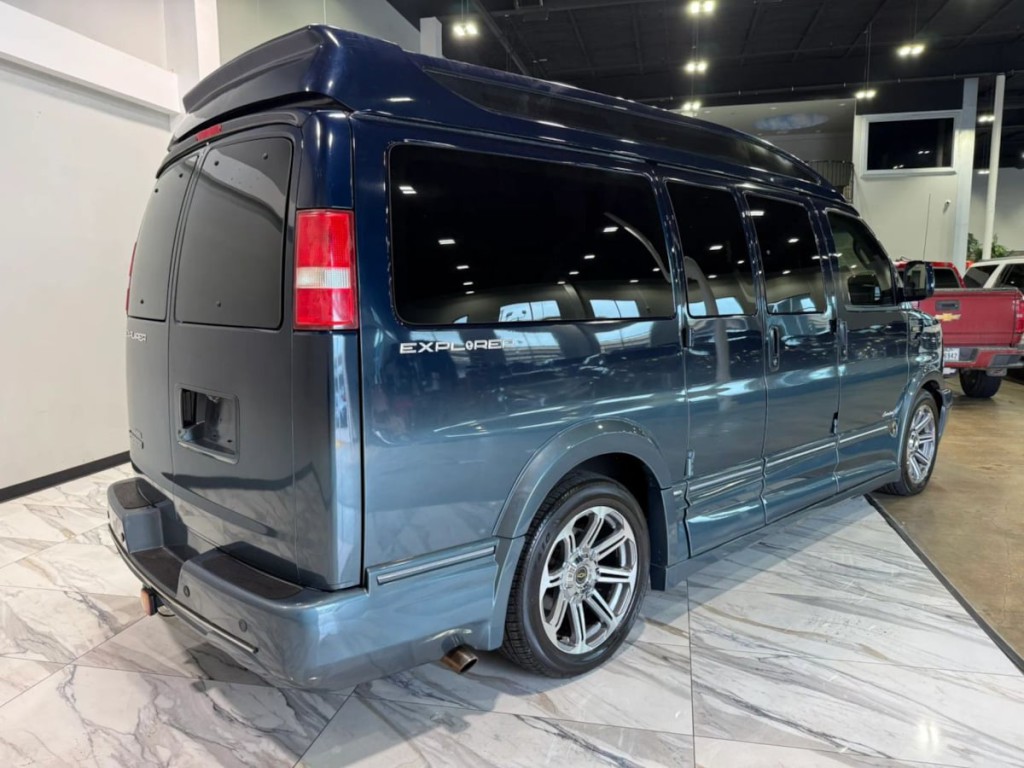 2017 Chevrolet Express Image 6