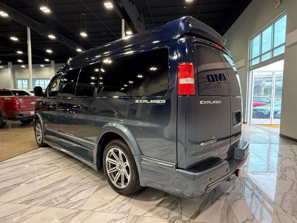 2017 Chevrolet Express Image 8