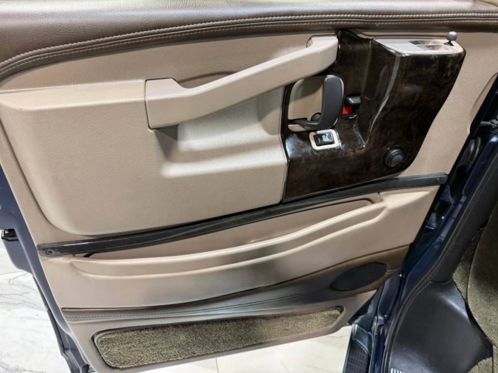 2017 Chevrolet Express Image 10