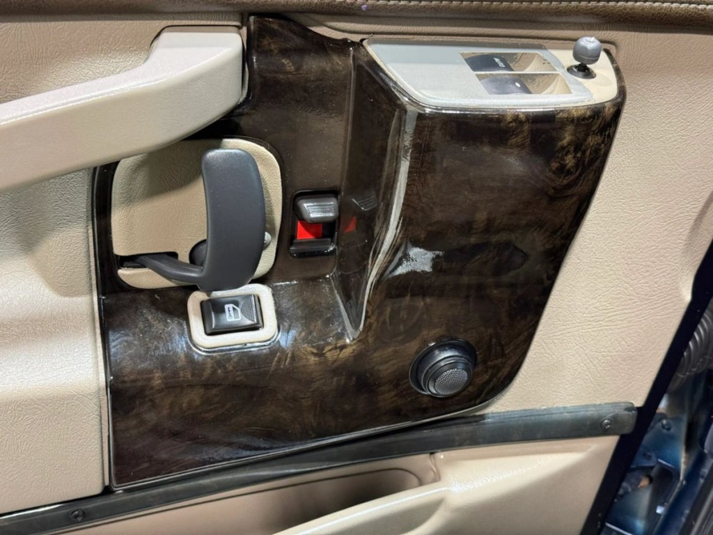 2017 Chevrolet Express Image 11