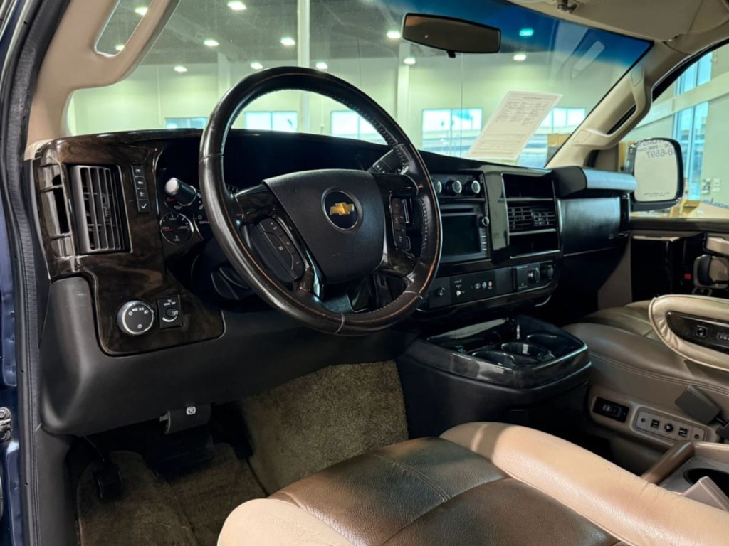 2017 Chevrolet Express Image 12