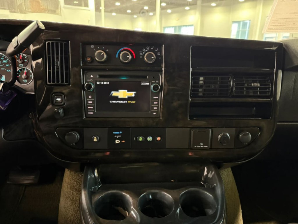 2017 Chevrolet Express Image 18