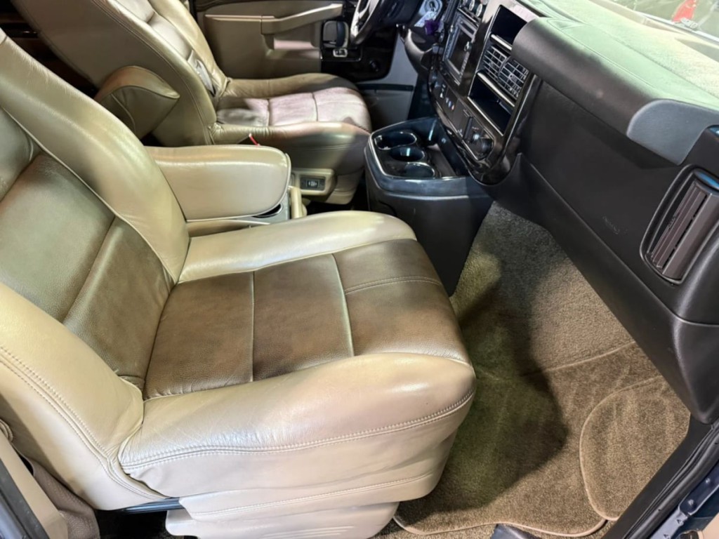 2017 Chevrolet Express Image 21