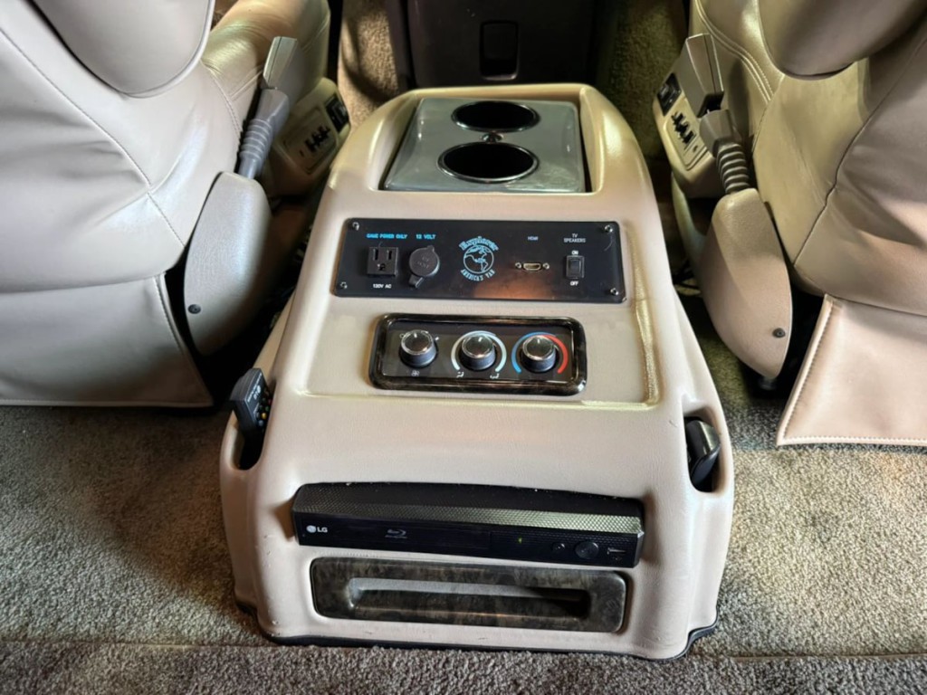 2017 Chevrolet Express Image 23