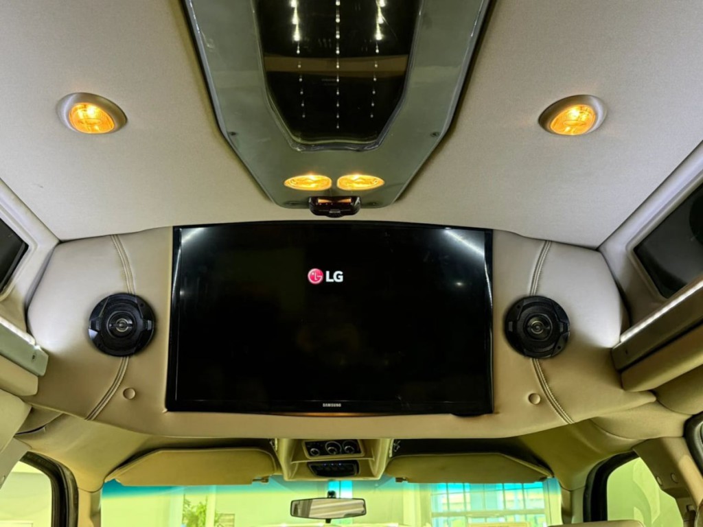 2017 Chevrolet Express Image 24