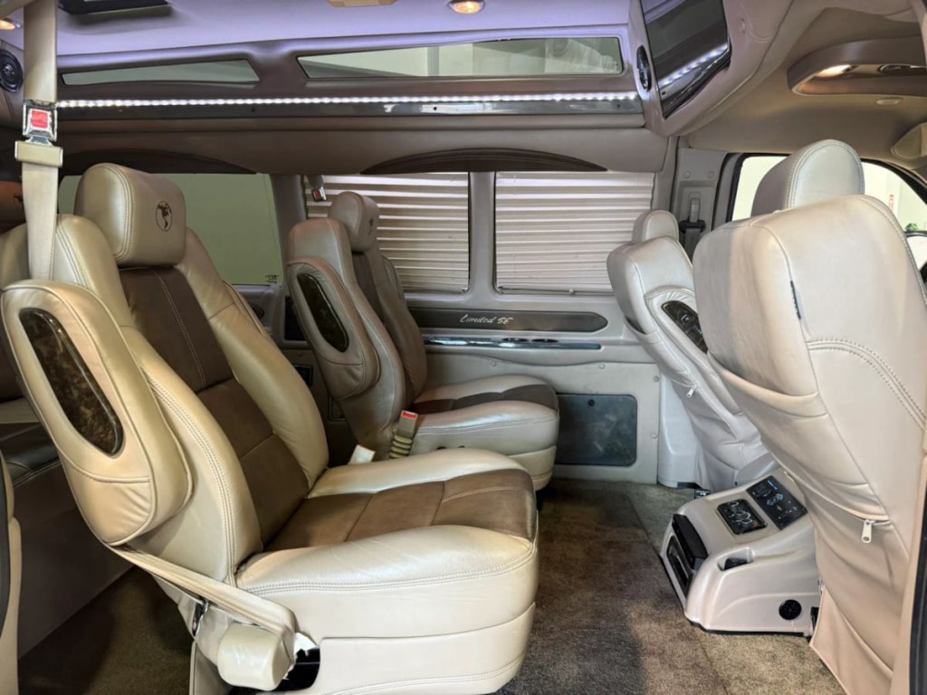 2017 Chevrolet Express Image 25