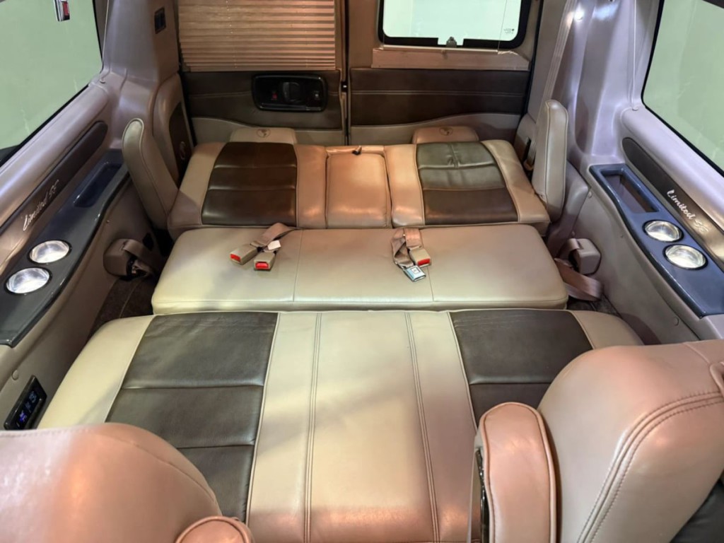 2017 Chevrolet Express Image 27