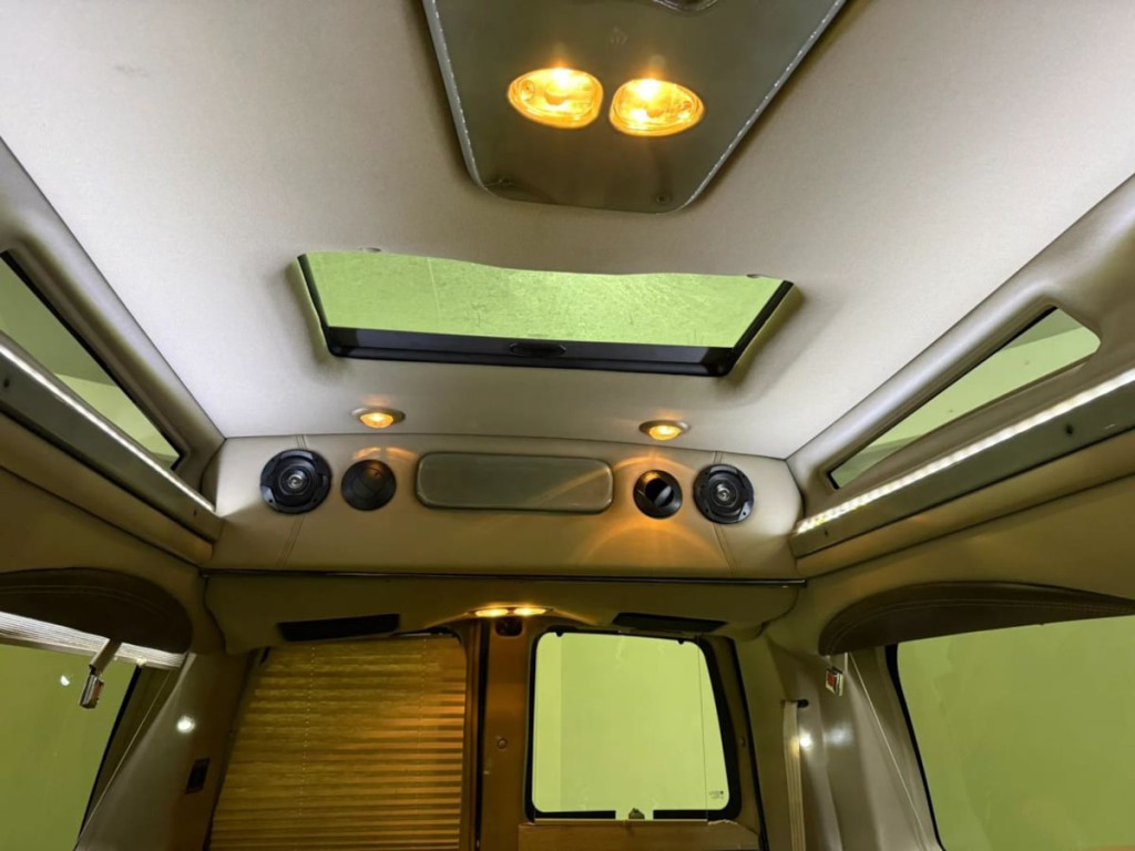 2017 Chevrolet Express Image 29